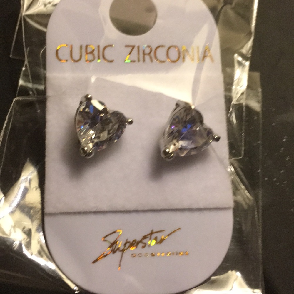 💕Cubic Zirconia Heart shape earrings 💕